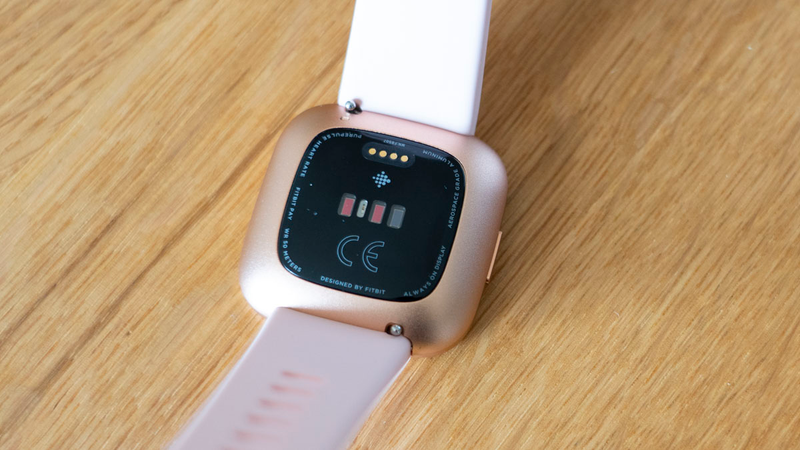 Illustration for article titled The Fitbit Versa 2 Chases Apple's Dominance
